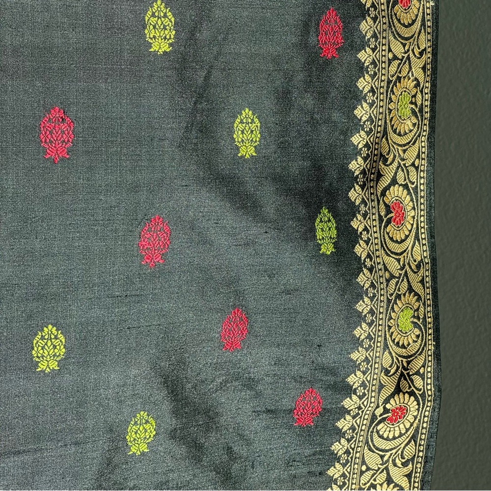 VTG Indian Banarasi Brocade Shawl Table Runner Wall Hanging Black Gold Ethnic - Picture 3 of 7